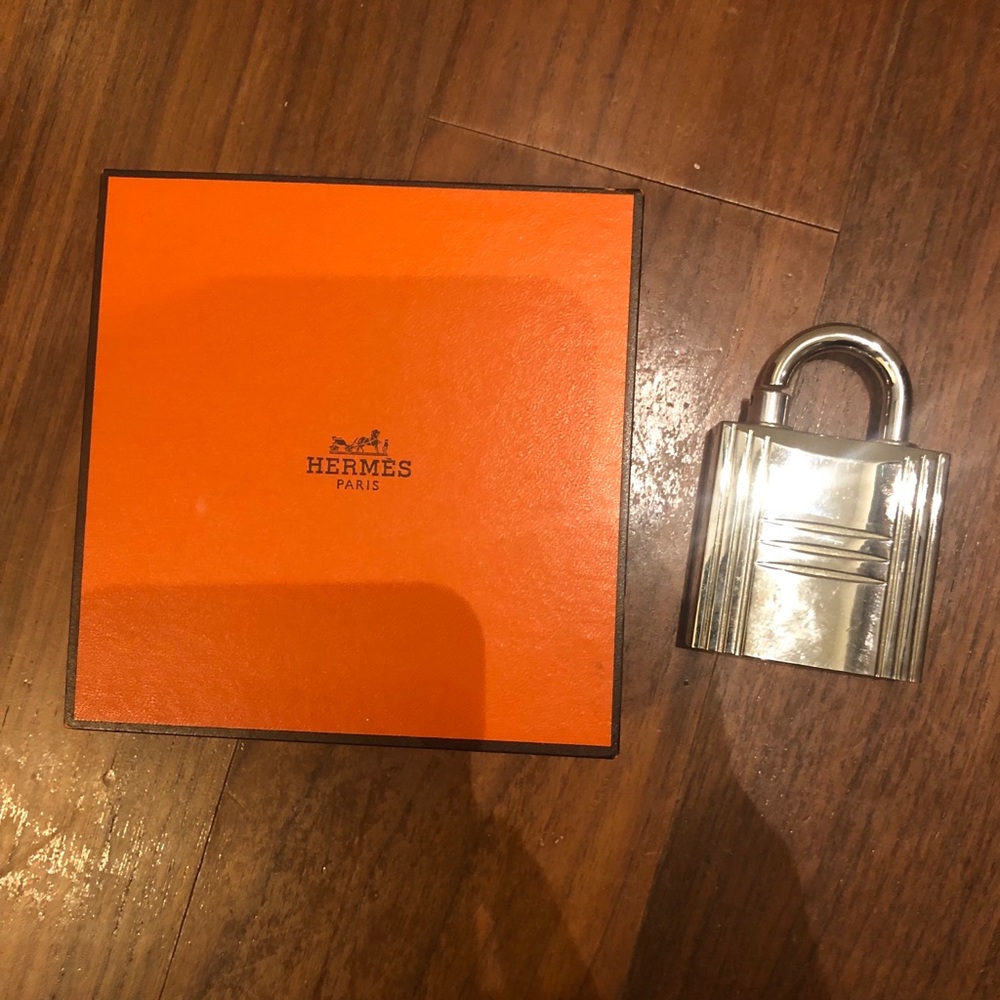 Hermes SOLD OUT Kelly Cache Locket (Perfume Lock)